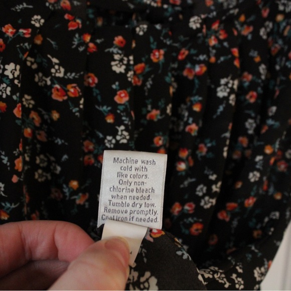 LC Lauren Conrad Pleated Scoopneck Top - Picture 7 of 8